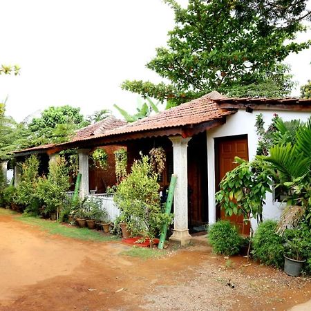 Niyati Home Stay โกการ์นา ภายนอก รูปภาพ