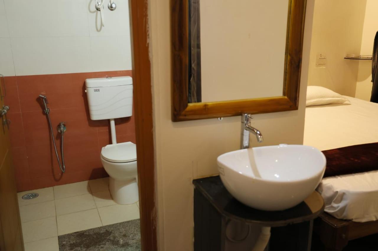 Niyati Home Stay โกการ์นา ภายนอก รูปภาพ