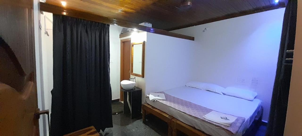 Niyati Home Stay โกการ์นา ภายนอก รูปภาพ