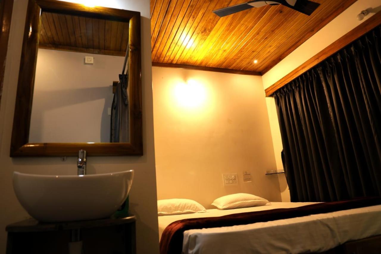 Niyati Home Stay โกการ์นา ภายนอก รูปภาพ