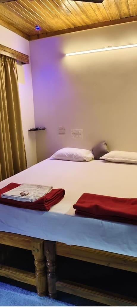 Niyati Home Stay โกการ์นา ภายนอก รูปภาพ